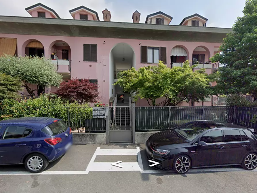 Immagine 2 di Garage in vendita  a Bernareggio