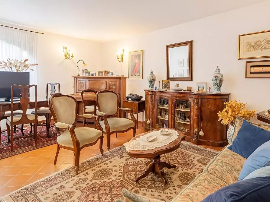 Immagine 2 di Casa bifamiliare in vendita  a Viareggio