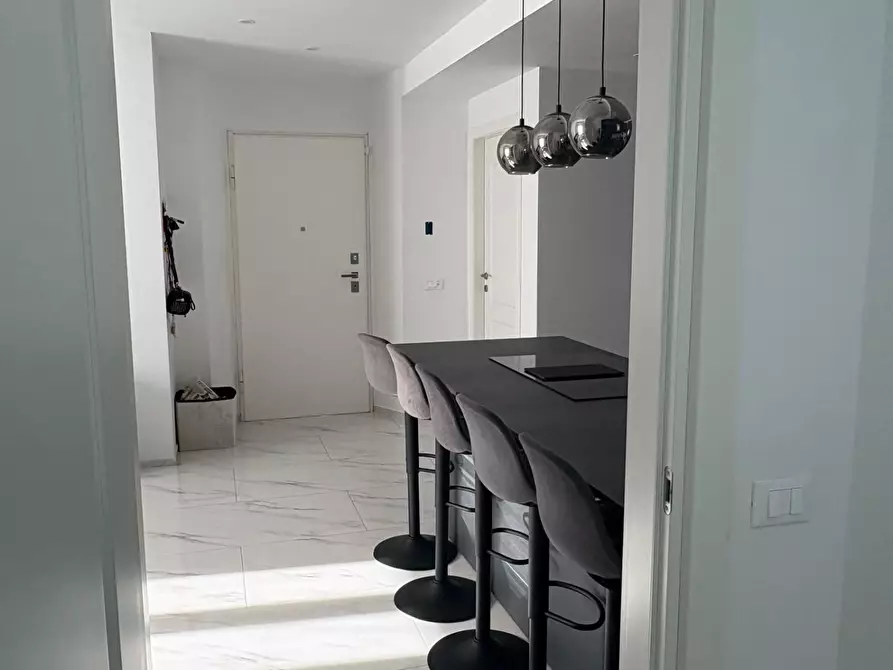 Immagine 3 di Appartamento in vendita  a Montignoso