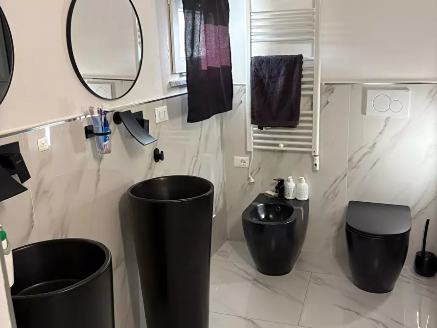 Immagine 11 di Appartamento in vendita  a Montignoso