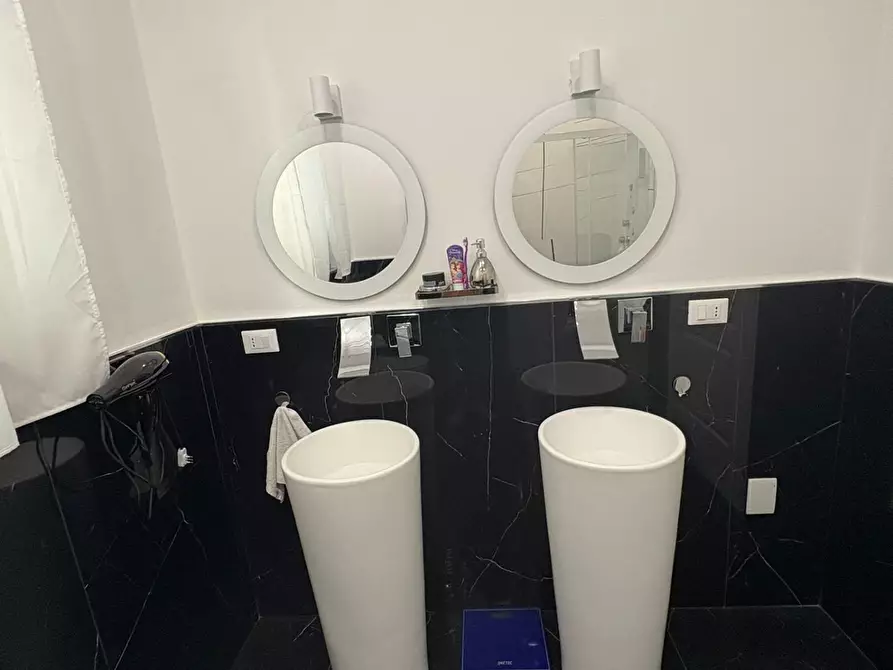 Immagine 10 di Appartamento in vendita  a Montignoso