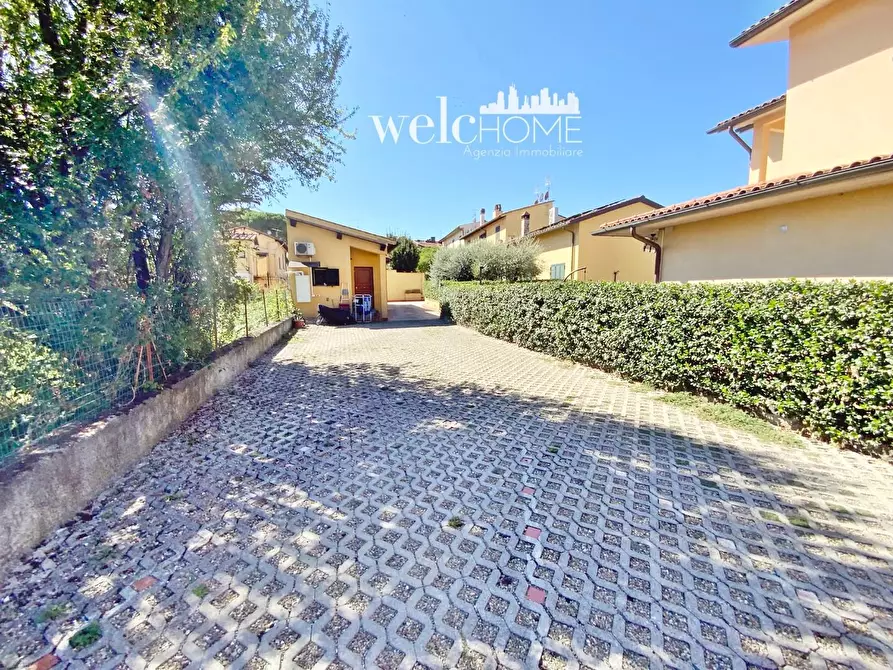 Immagine 29 di Appartamento in vendita  a Campi Bisenzio