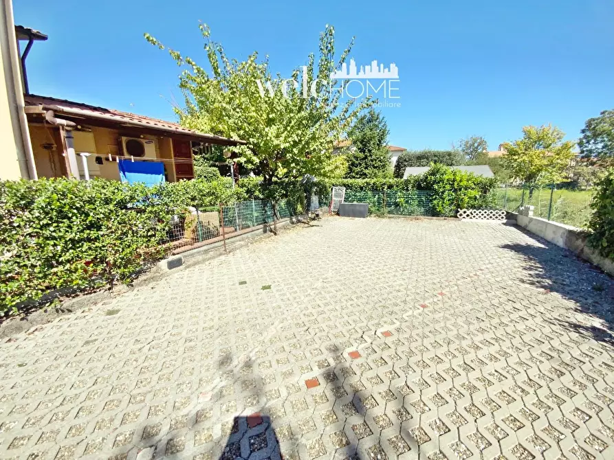 Immagine 15 di Appartamento in vendita  a Campi Bisenzio