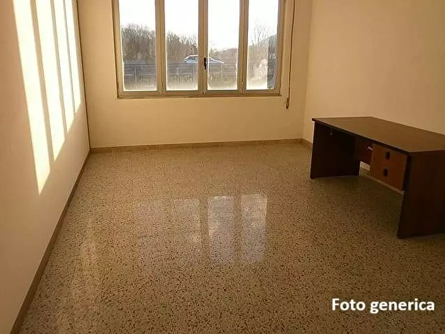 Immagine 2 di Locale commerciale in affitto  a Lucca