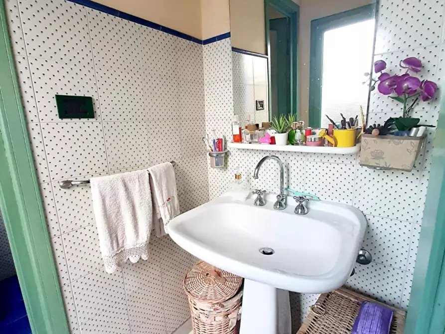 Immagine 11 di Villa in vendita  a Viareggio