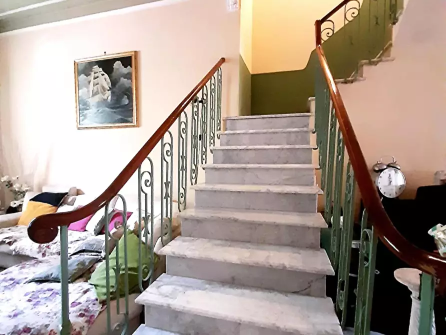 Immagine 3 di Villa in vendita  a Viareggio