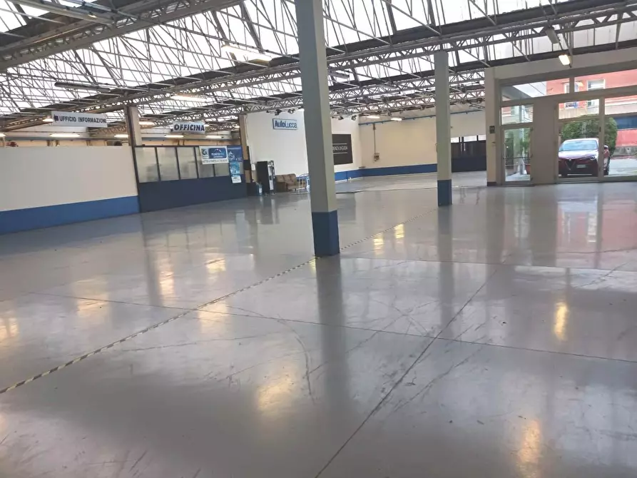 Immagine 7 di Locale commerciale in affitto  a Lucca