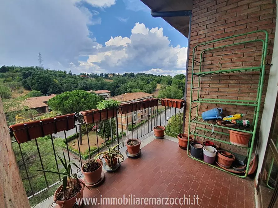 Immagine 2 di Appartamento in vendita  a Siena