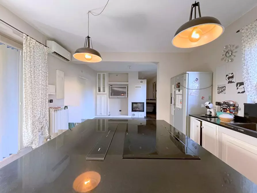 Immagine 5 di Villa in vendita  a Massarosa