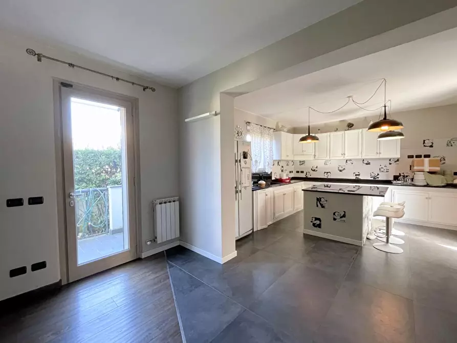Immagine 11 di Villa in vendita  a Massarosa