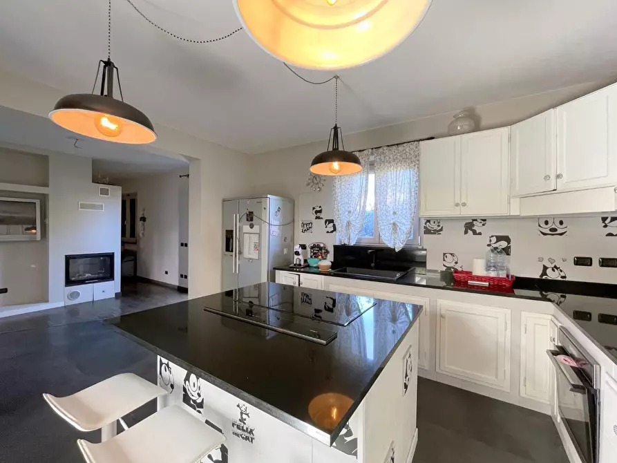 Immagine 3 di Villa in vendita  a Massarosa