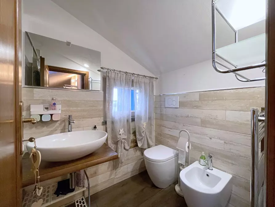 Immagine 41 di Villa in vendita  a Massarosa