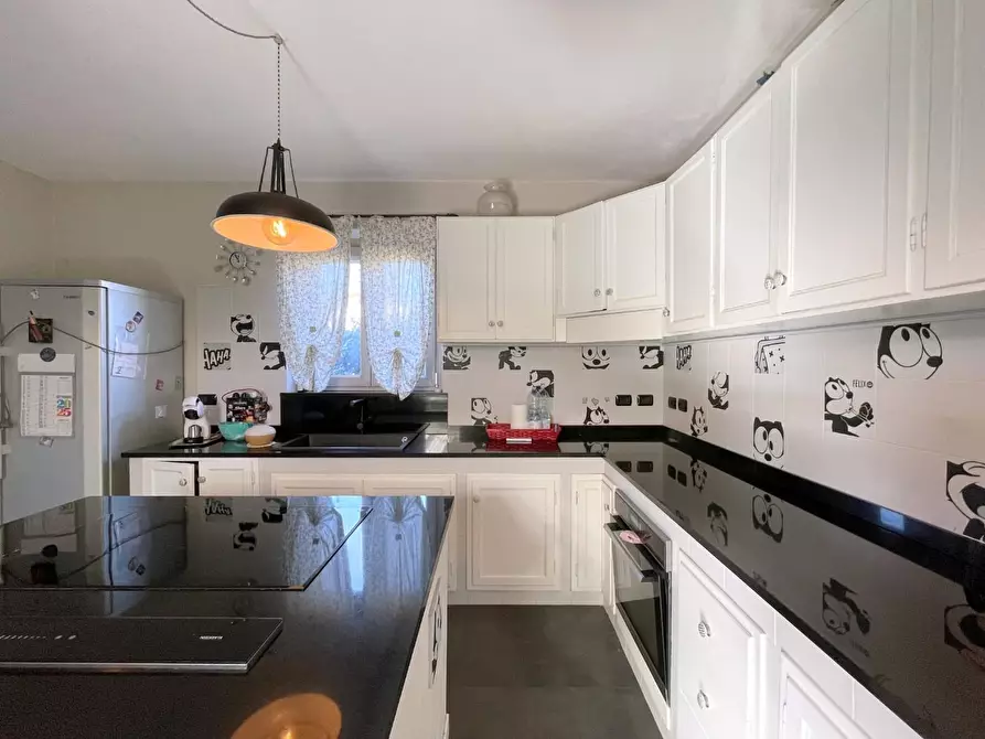 Immagine 4 di Villa in vendita  a Massarosa