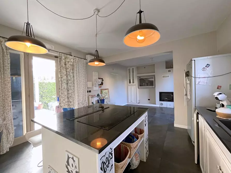 Immagine 6 di Villa in vendita  a Massarosa