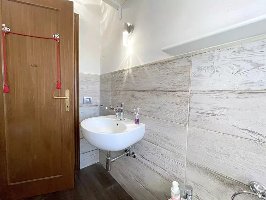 Immagine 35 di Villa in vendita  a Massarosa