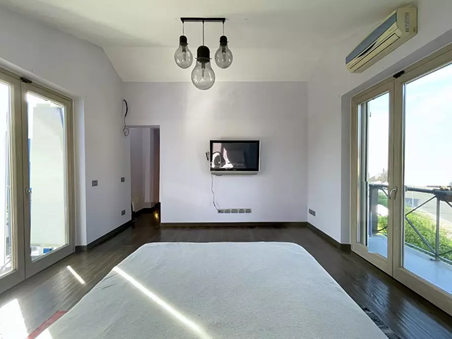 Immagine 48 di Villa in vendita  a Massarosa