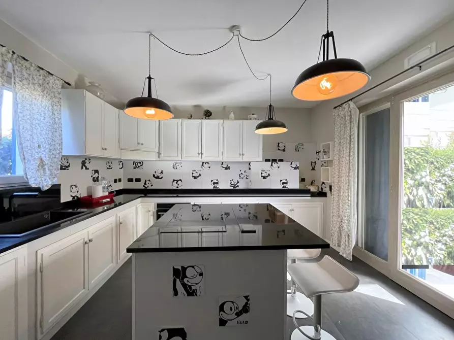 Immagine 7 di Villa in vendita  a Massarosa