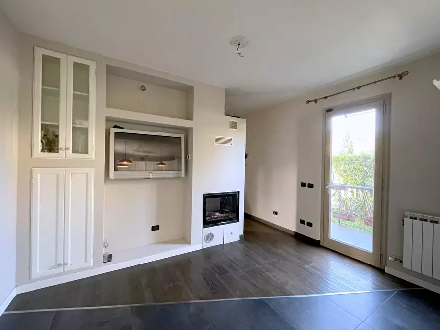 Immagine 10 di Villa in vendita  a Massarosa