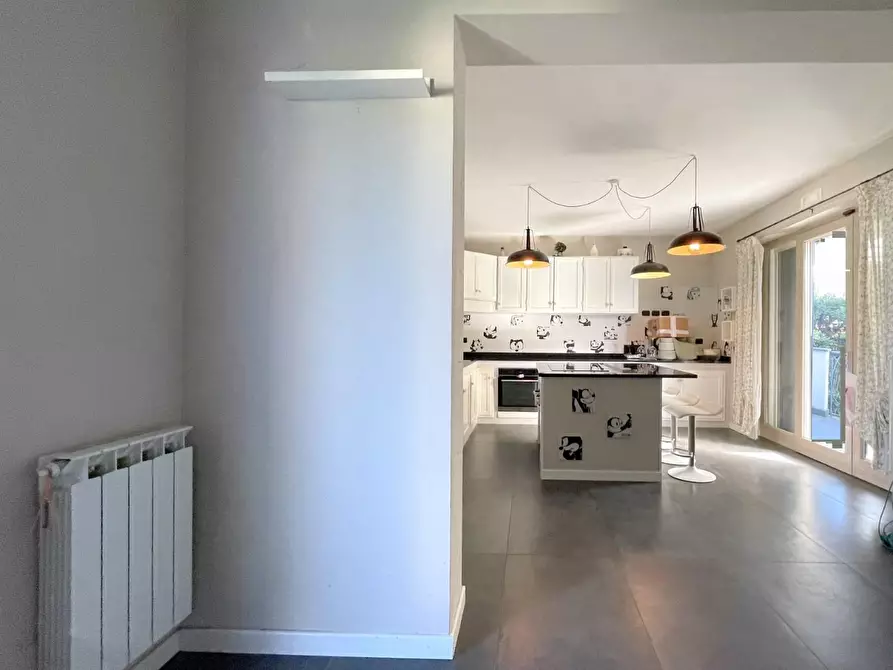 Immagine 12 di Villa in vendita  a Massarosa