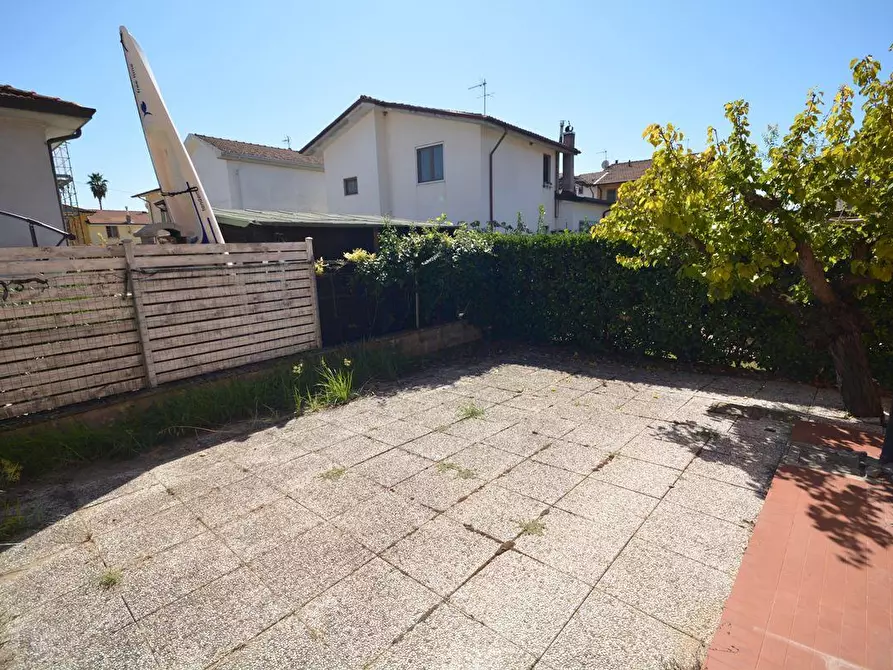 Immagine 25 di Appartamento in vendita  a Massa