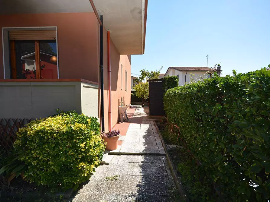 Immagine 22 di Appartamento in vendita  a Massa