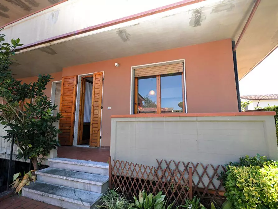 Immagine 2 di Appartamento in vendita  a Massa