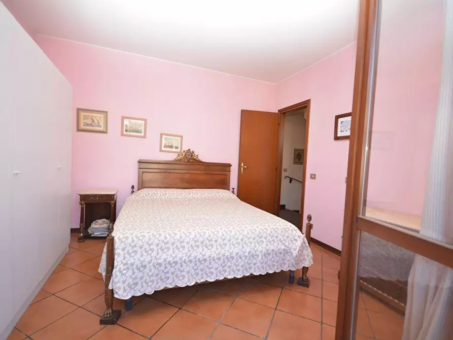 Immagine 12 di Villetta a schiera in vendita  a Montignoso