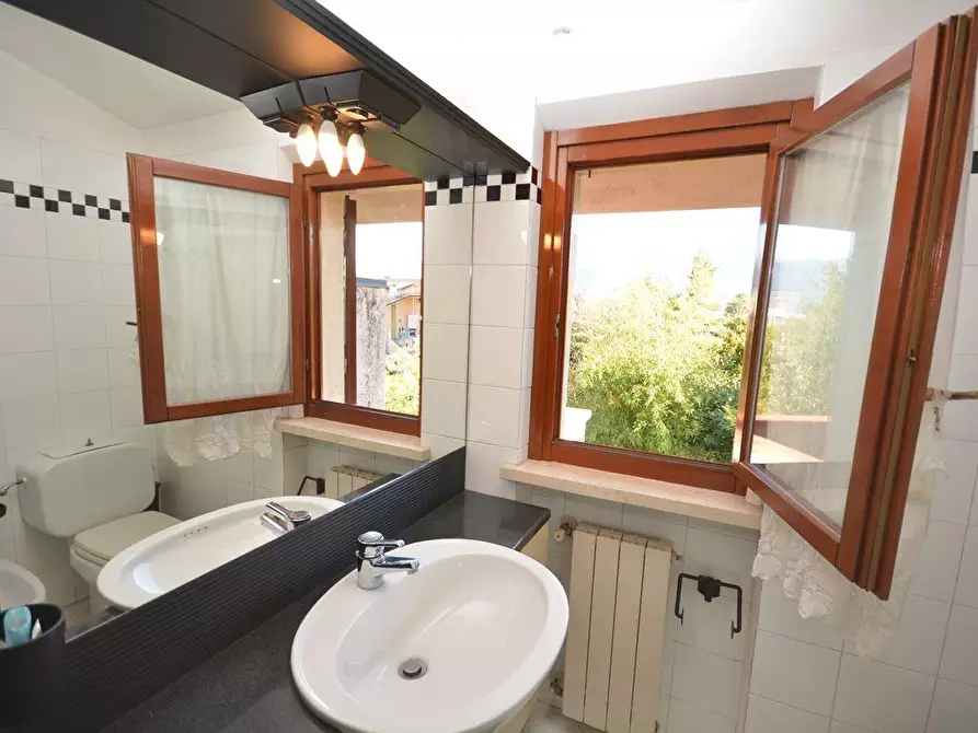 Immagine 18 di Villetta a schiera in vendita  a Montignoso