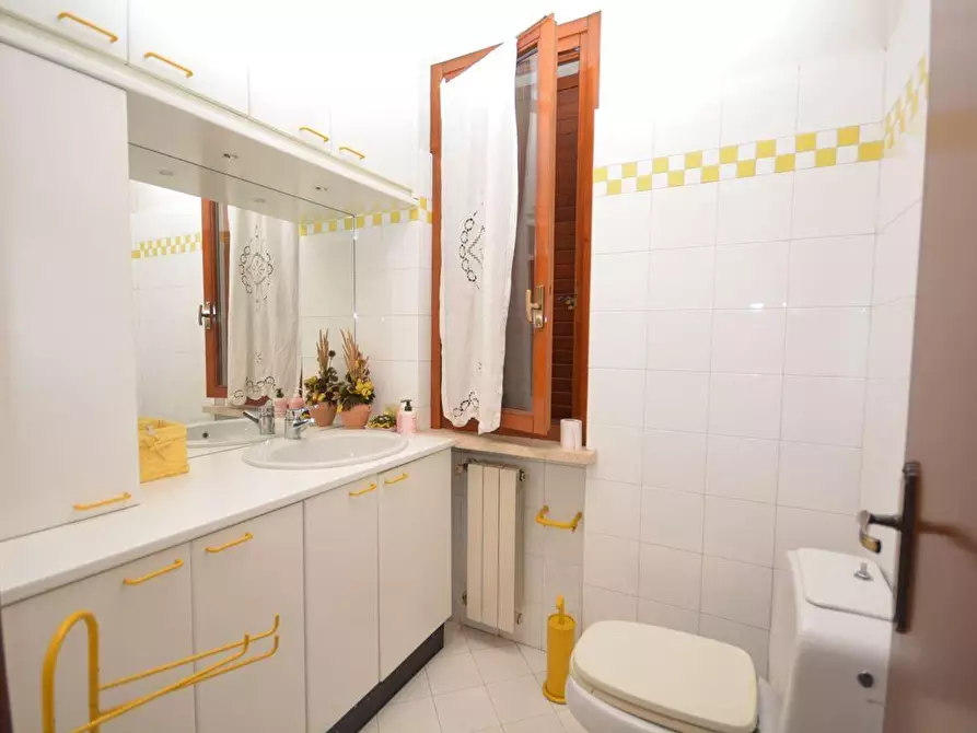 Immagine 7 di Villetta a schiera in vendita  a Montignoso