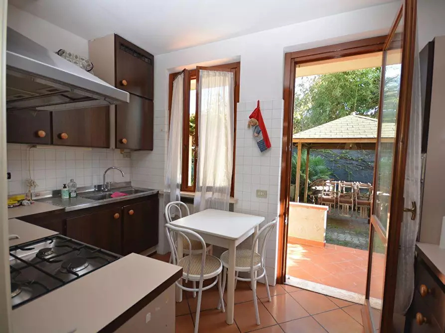 Immagine 6 di Villetta a schiera in vendita  a Montignoso