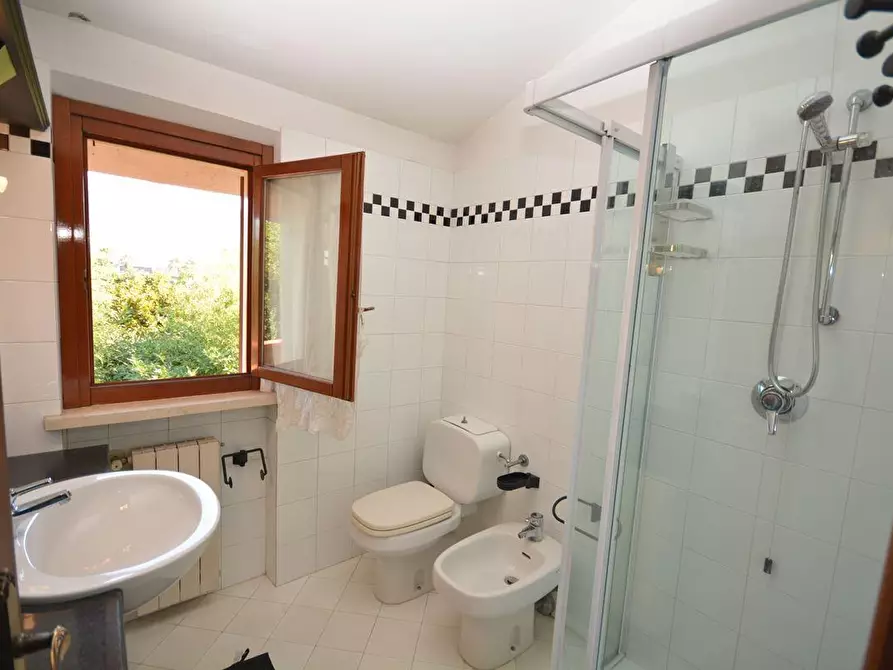 Immagine 17 di Villetta a schiera in vendita  a Montignoso