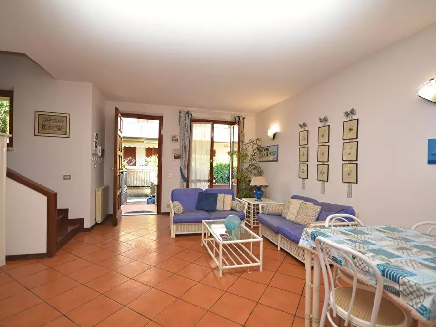 Immagine 3 di Villetta a schiera in vendita  a Montignoso