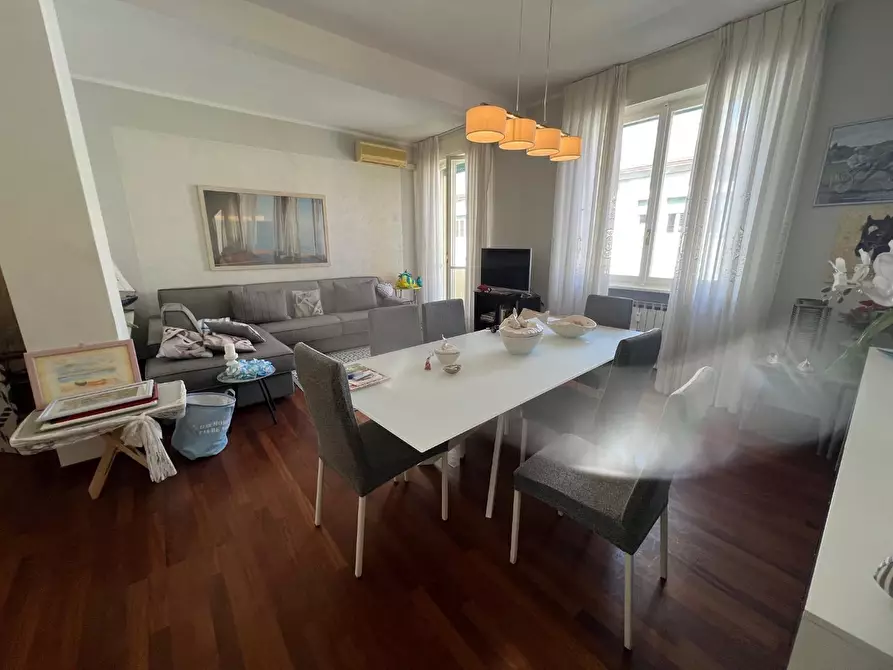 Immagine 2 di Appartamento in vendita  a Viareggio