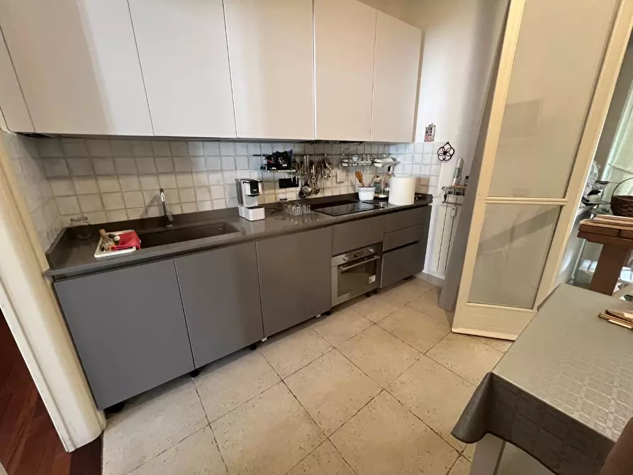 Immagine 5 di Appartamento in vendita  a Viareggio