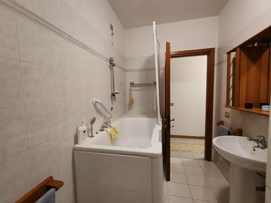 Immagine 15 di Appartamento in vendita  a Massa