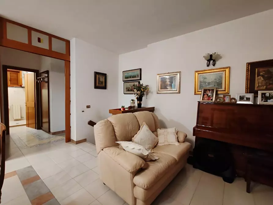 Immagine 2 di Appartamento in vendita  a Massa