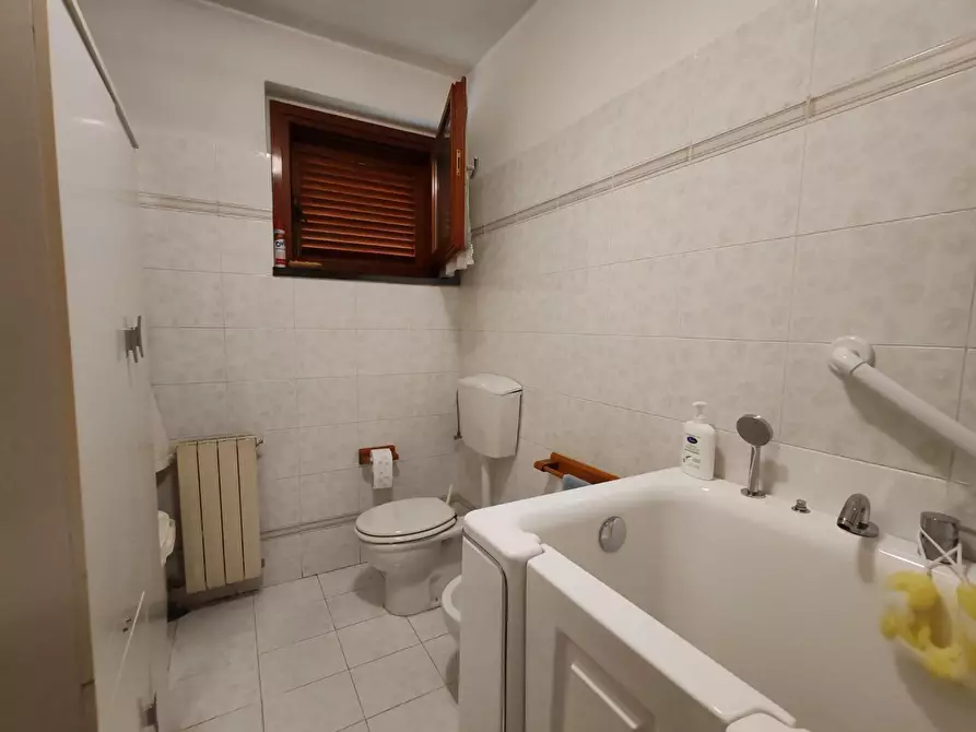 Immagine 14 di Appartamento in vendita  a Massa