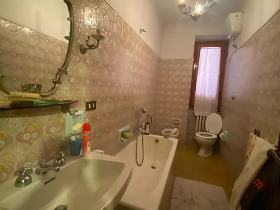 Immagine 27 di Appartamento in vendita  a Lastra A Signa