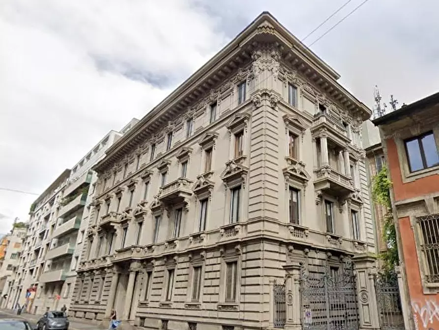 Immagine 1 di Appartamento in vendita  a Milano