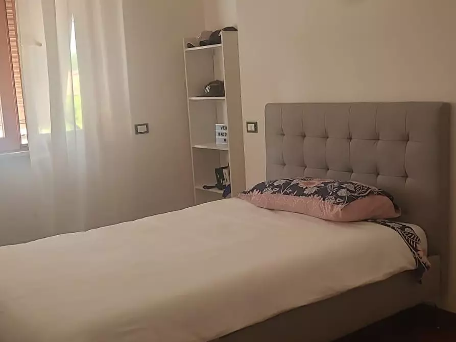 Immagine 2 di Appartamento in vendita  a Massa