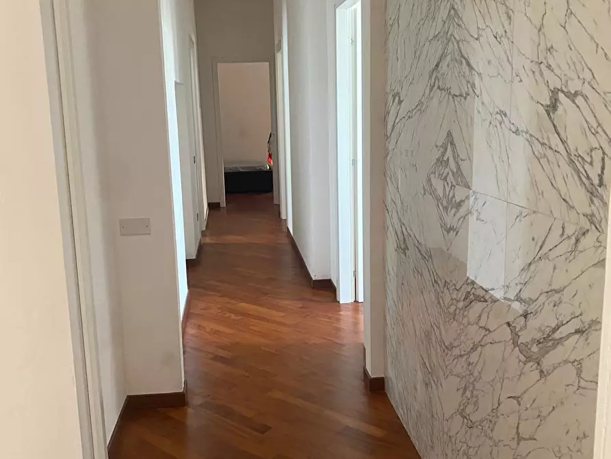 Immagine 1 di Appartamento in vendita  a Massa