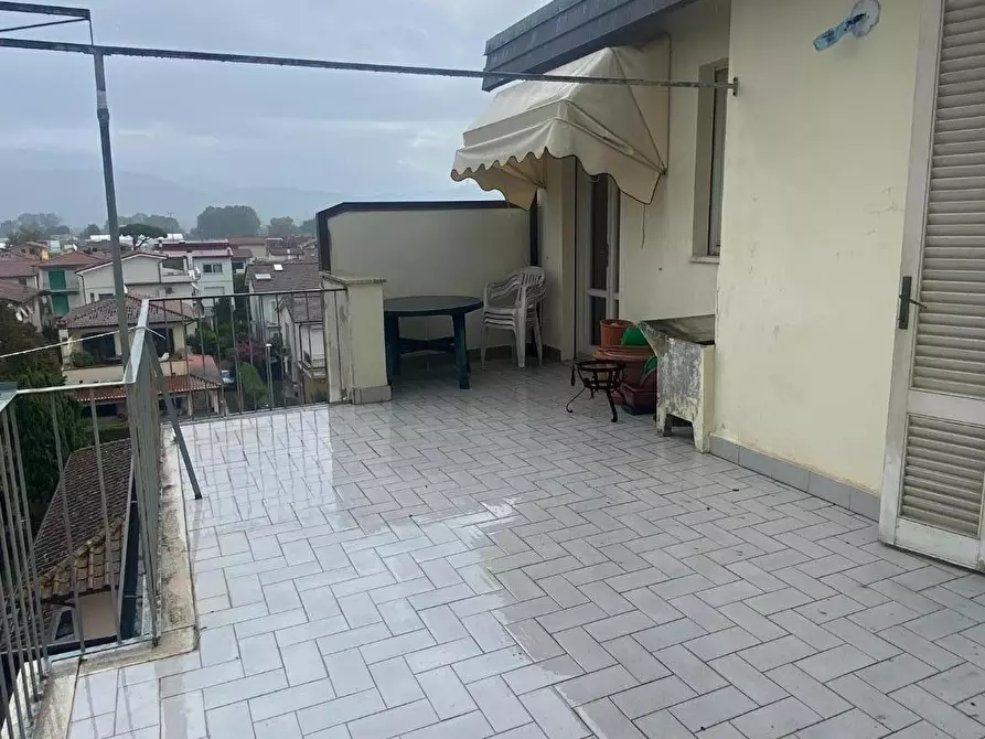 Immagine 1 di Mansarda in vendita  a Viareggio