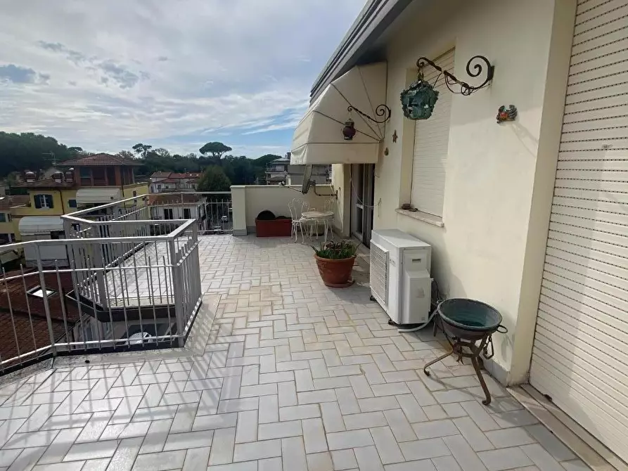 Immagine 29 di Mansarda in vendita  a Viareggio