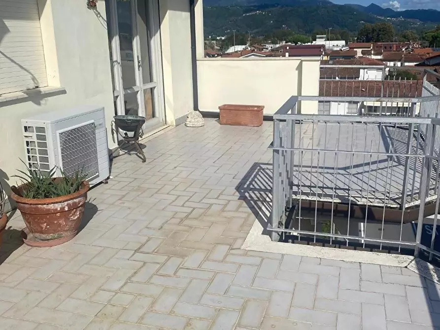 Immagine 31 di Mansarda in vendita  a Viareggio