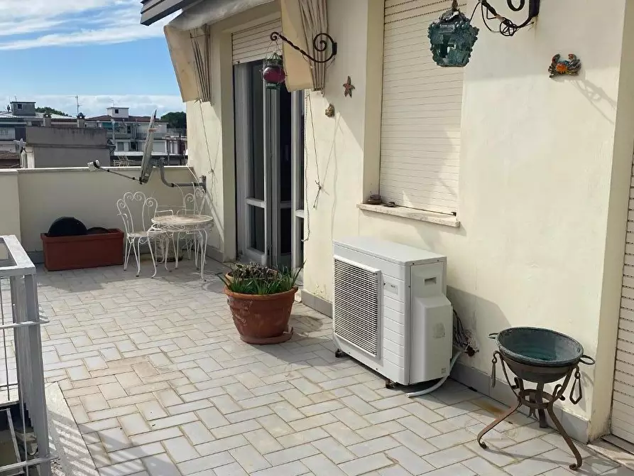 Immagine 28 di Mansarda in vendita  a Viareggio