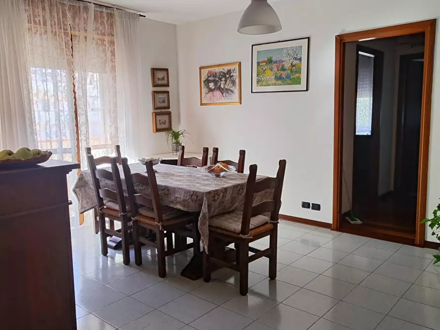 Immagine 2 di Appartamento in vendita  a Carrara