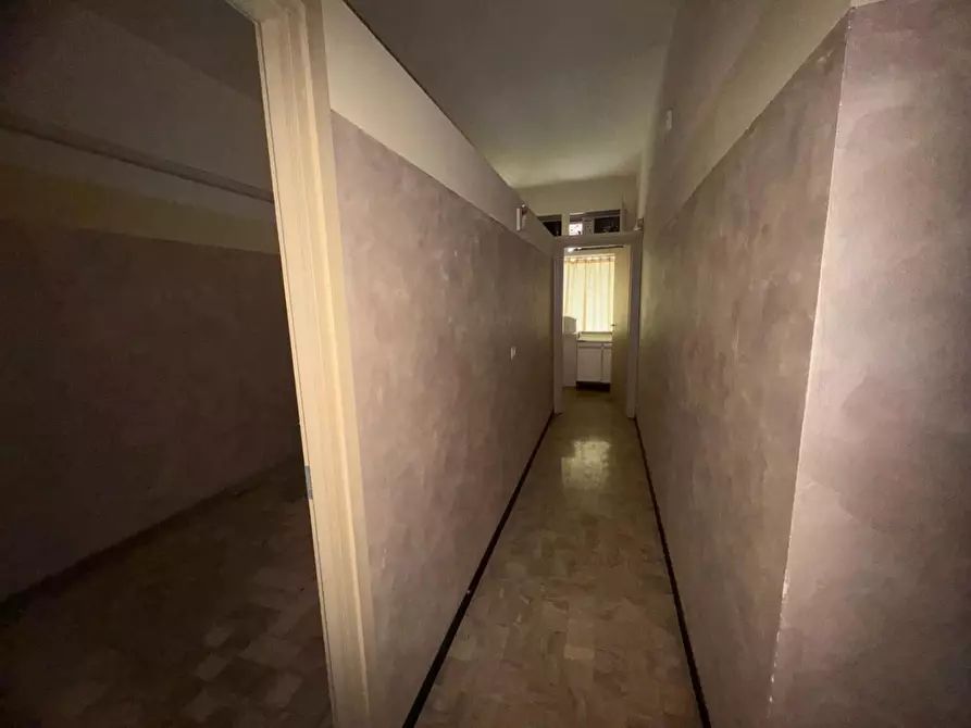 Immagine 11 di Locale commerciale in vendita  a Pontedera