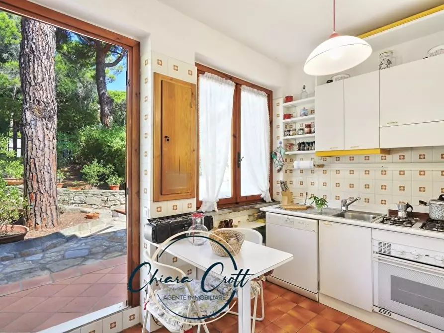 Immagine 14 di Villa in vendita  a Livorno