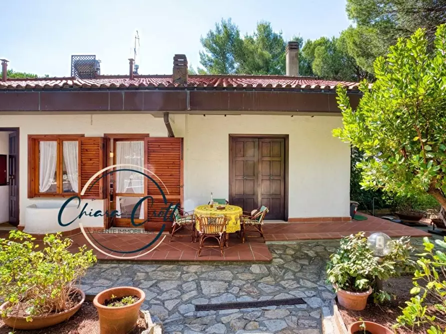 Immagine 5 di Villa in vendita  a Livorno