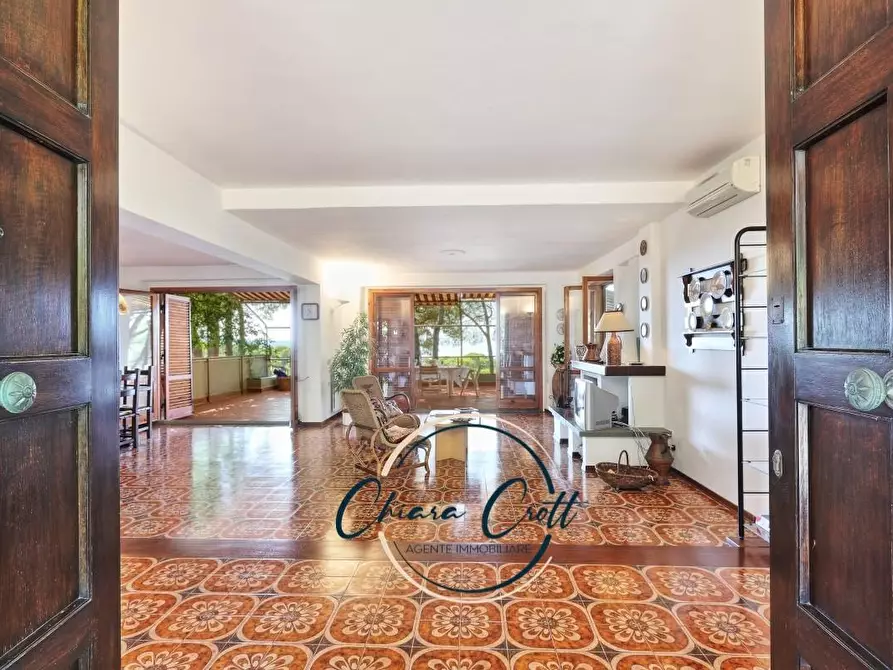 Immagine 9 di Villa in vendita  a Livorno